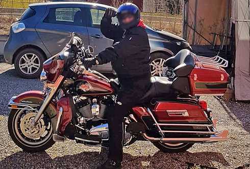 Röd Harley Davidson Electra Glide Ultra FLHTRCU stulen i Norsbol väster om Nynäshamn